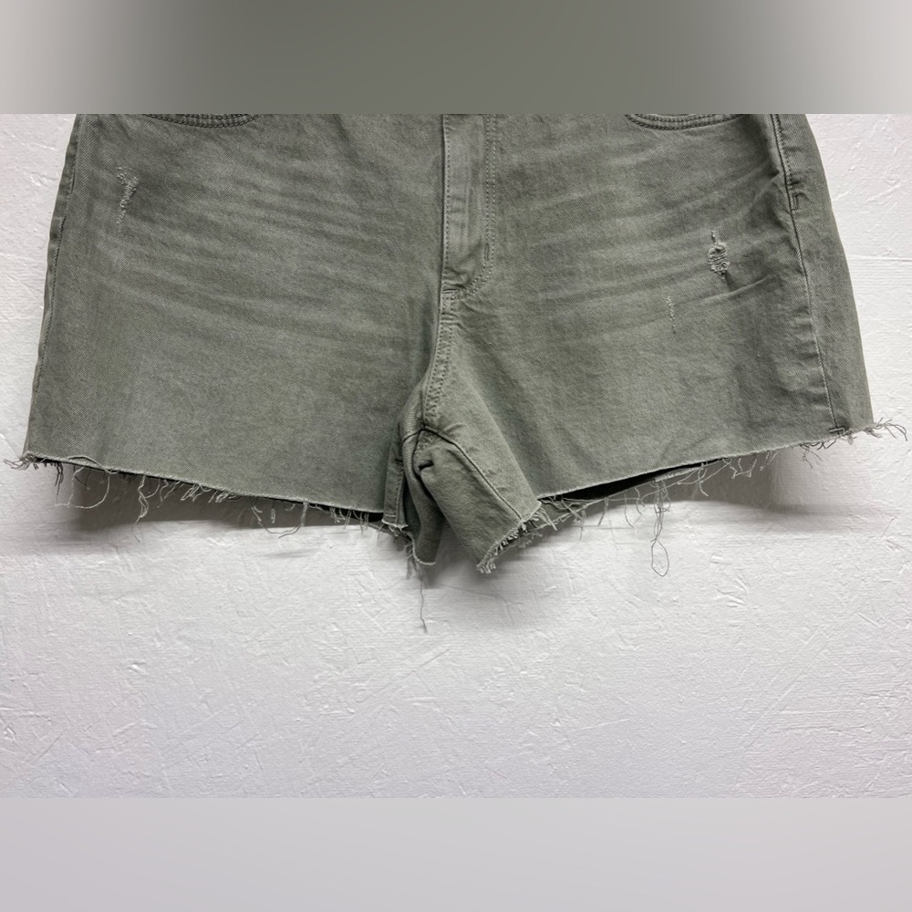 WOMEN'S High-Rise Midi Jean Shorts - Universal Thread - 12 - Picture 4 of 12